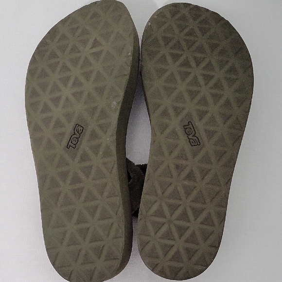 Sandals_&_Flip_Flops